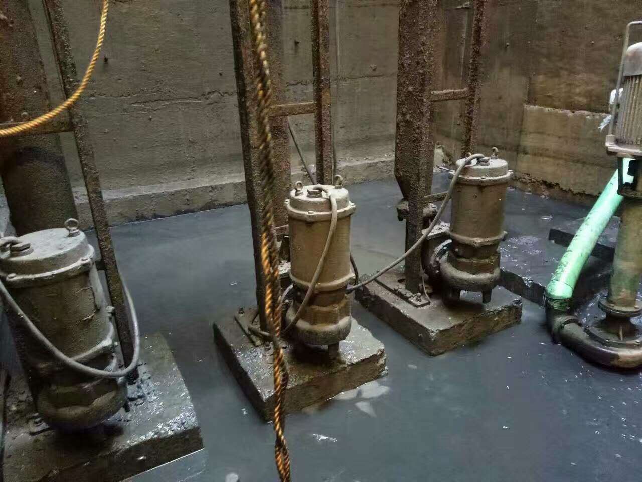 潜江污水池清理